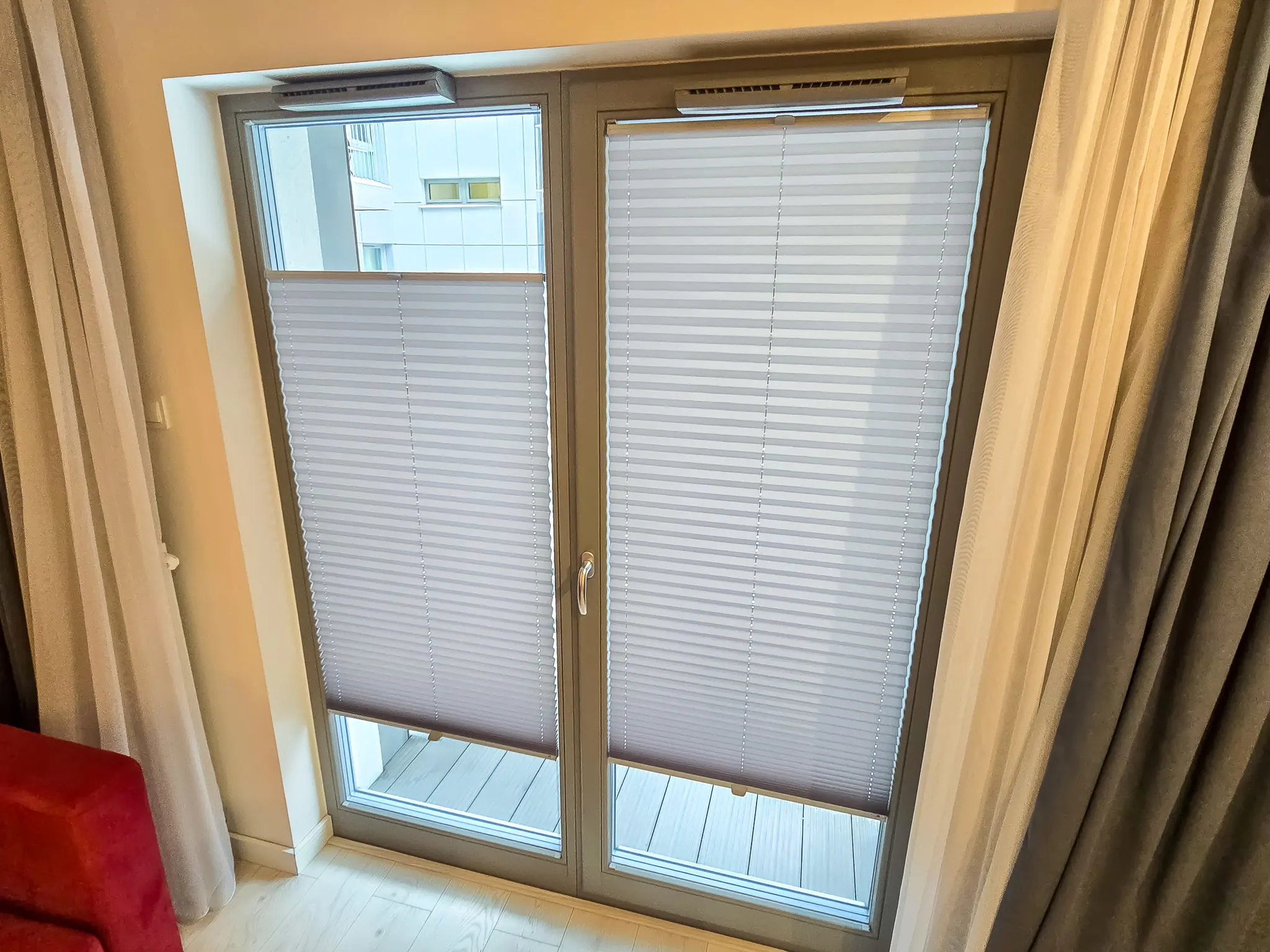 Plisy na wymiar, montaż w Warszawie, ujęcie 02