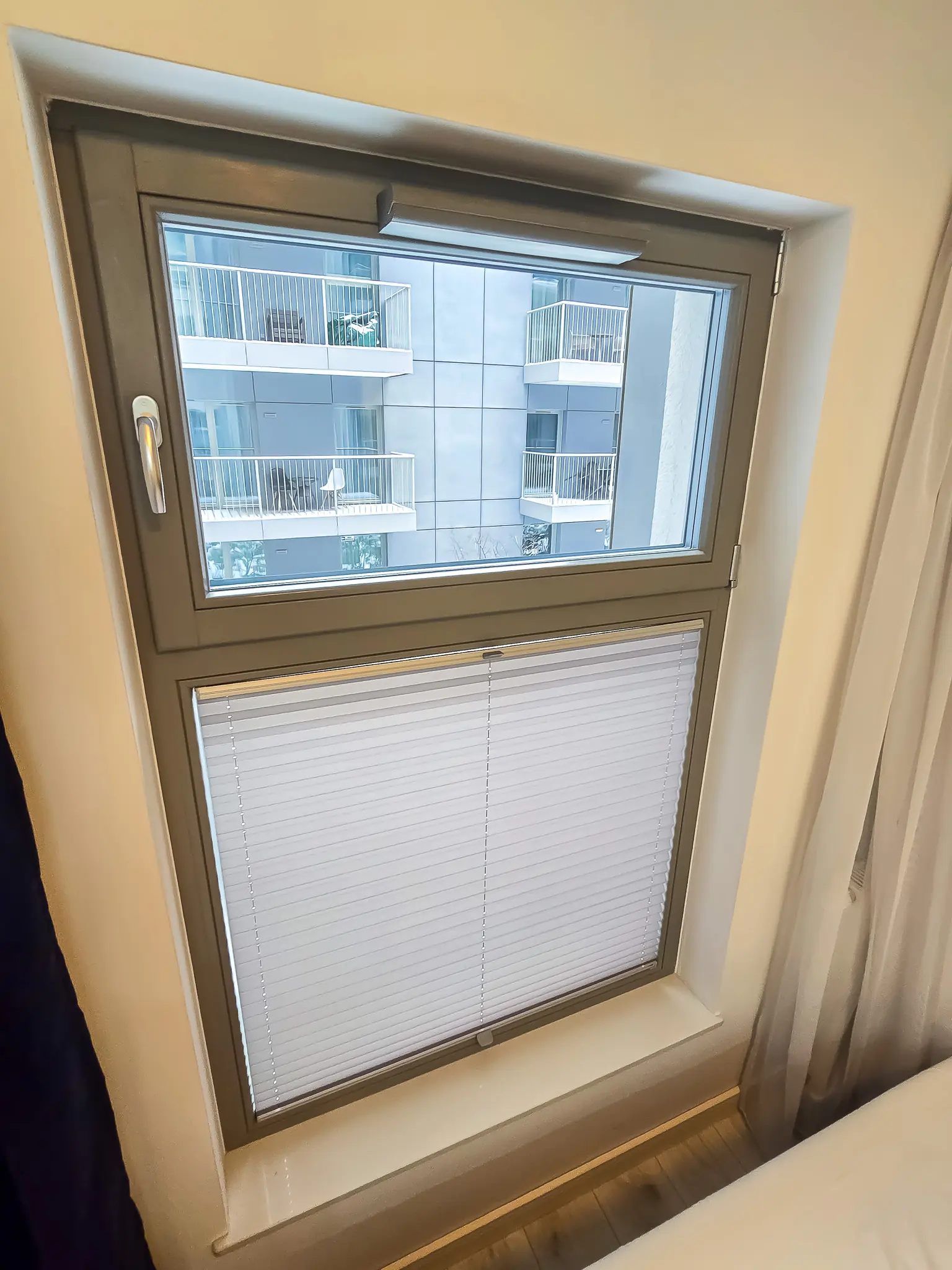 Plisy na wymiar, montaż w Warszawie, ujęcie 05