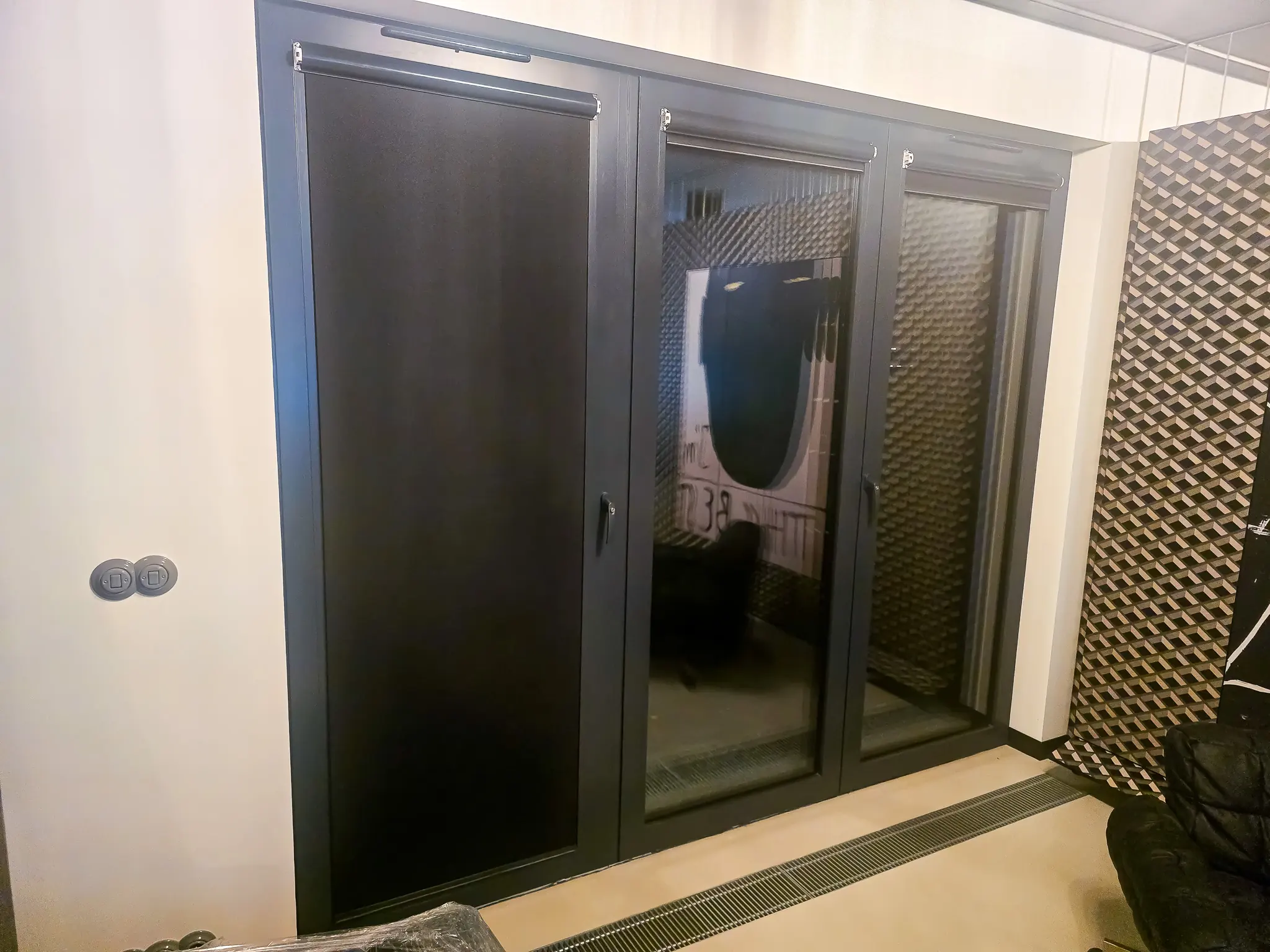 Elektryczne rolety materiałowe na wymiar, montaż w Warszawie, ujęcie 01