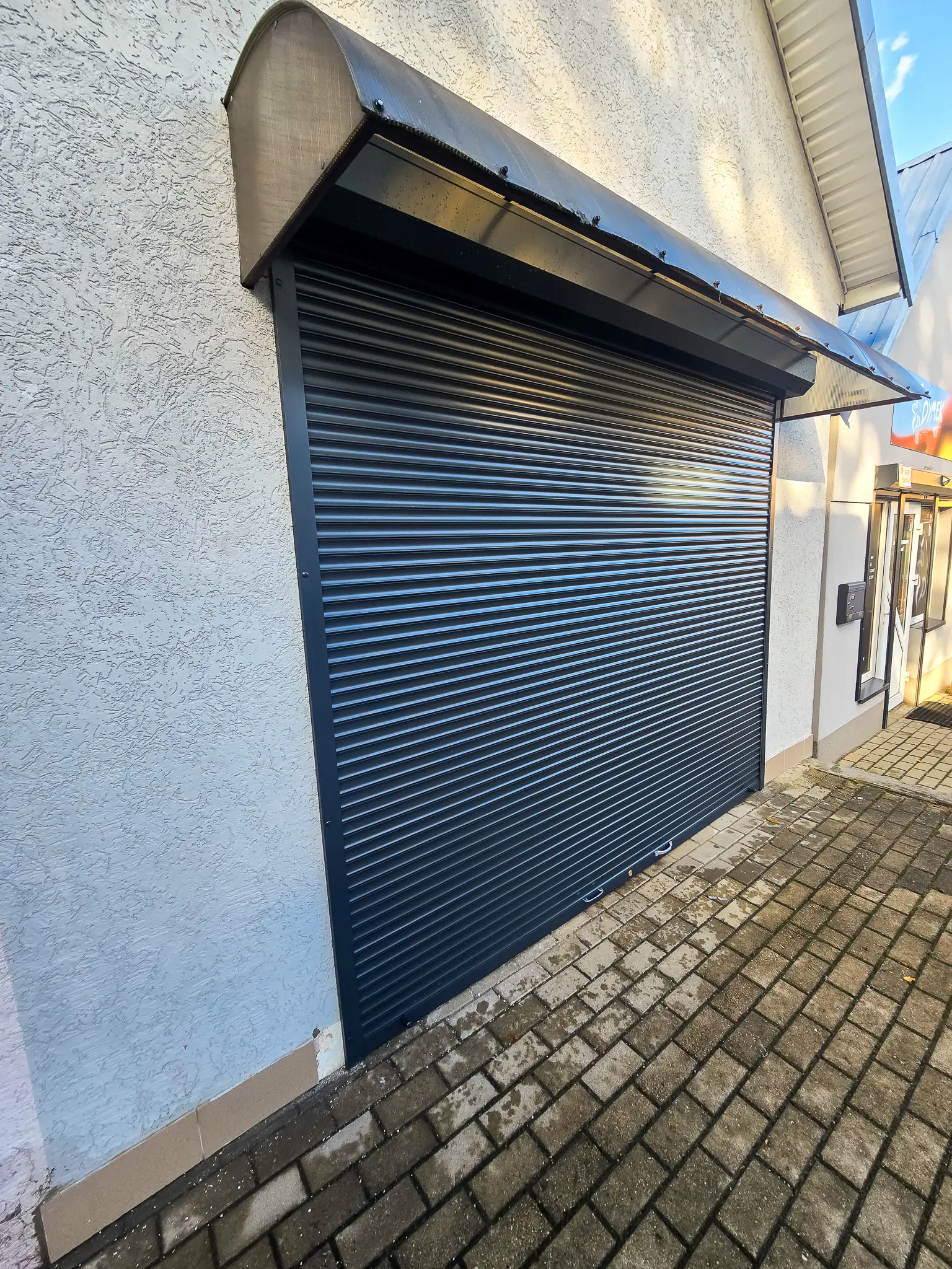 Rolety zewnętrzne na wymiar, montaż w Warszawie, ujęcie 04