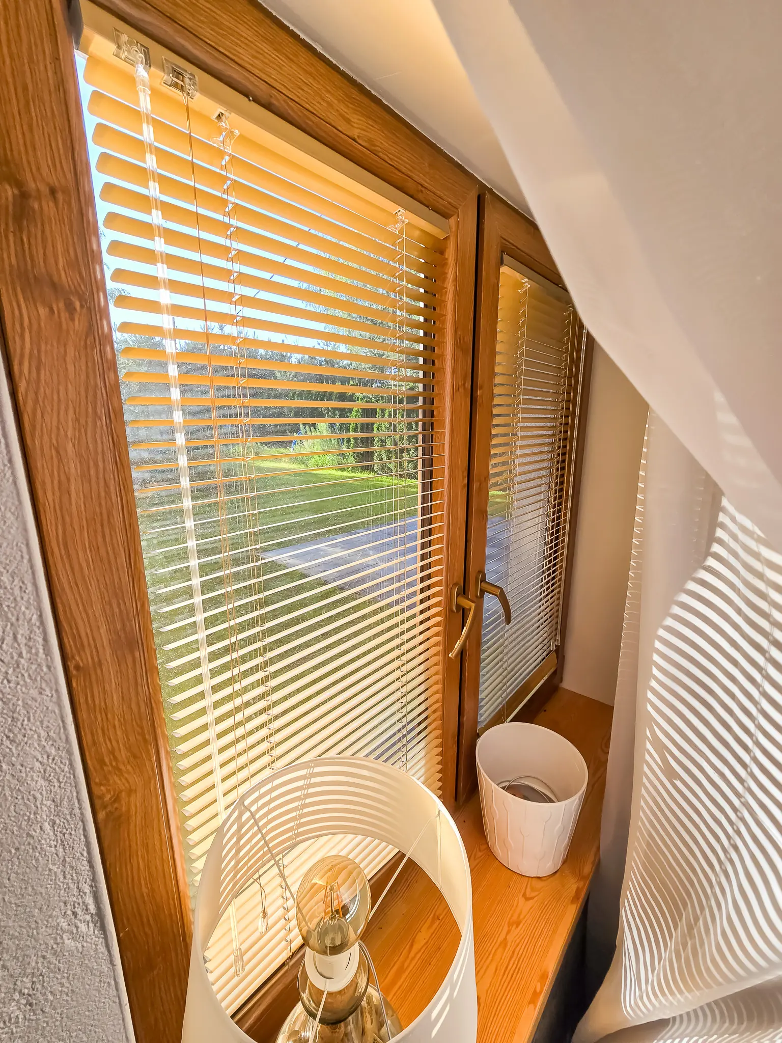 Żaluzje, moskitiery i osłony zewnętrzne