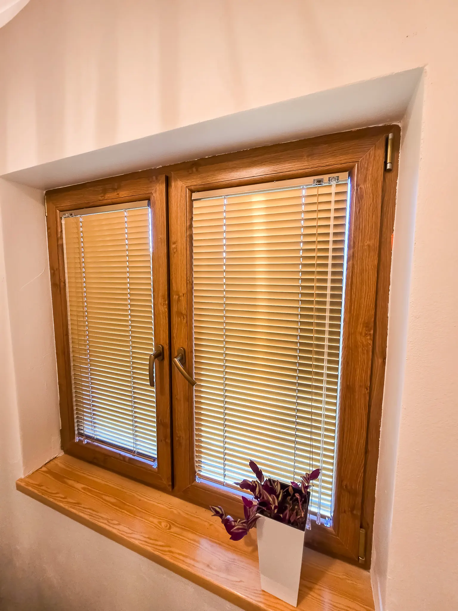 Żaluzje aluminiowe na wymiar, montaż w Warszawie, ujęcie 03