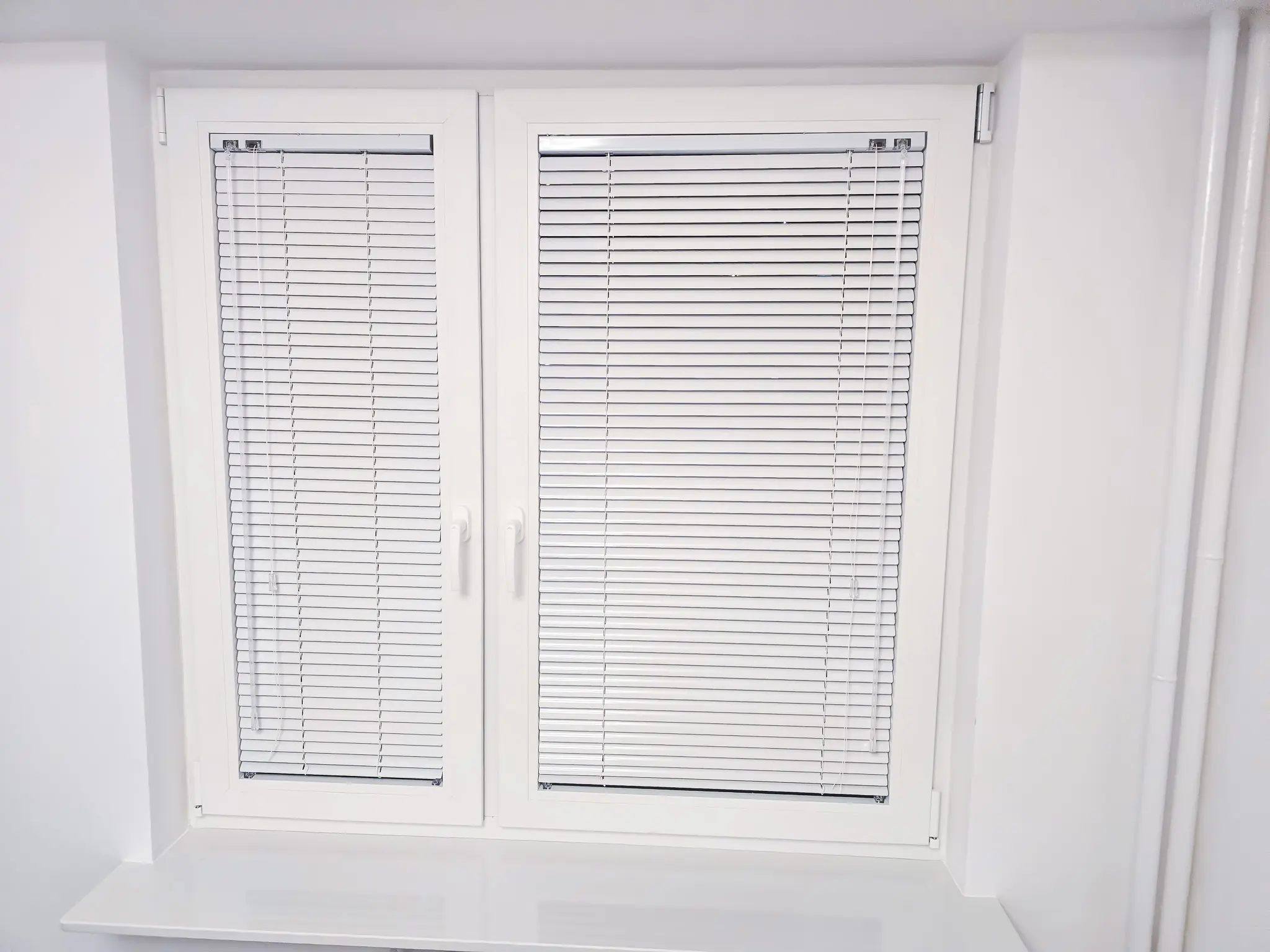 Żaluzje aluminiowe okienne, montaż w Mazowieckiem, ujęcie 01