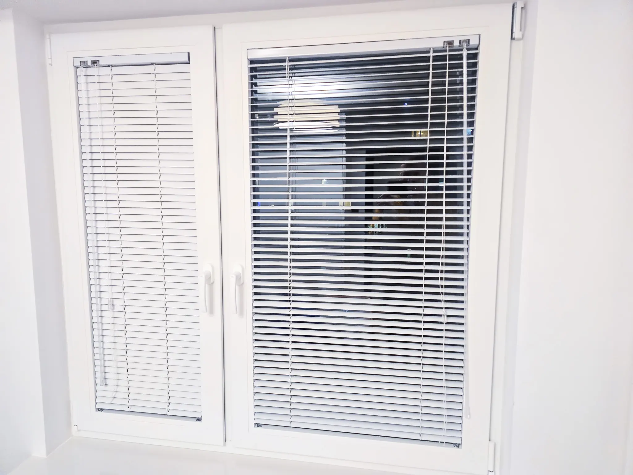 Żaluzje aluminiowe okienne, montaż w Mazowieckiem, ujęcie 02