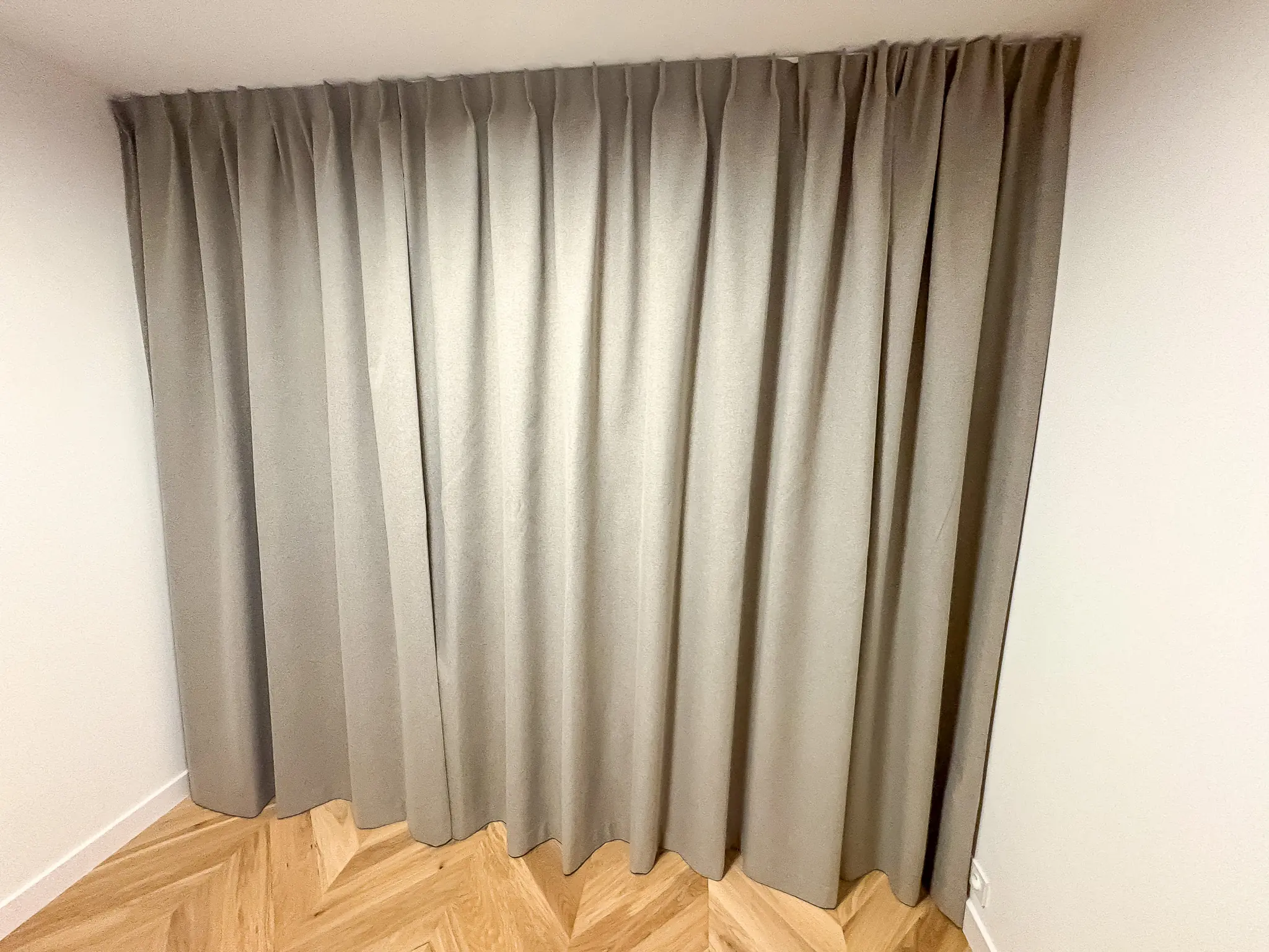 Zasłony na wymiar, montaż w Warszawie, ujęcie 02